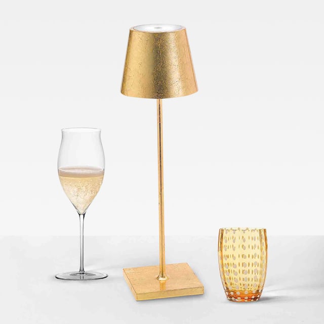 Zafferano Poldina Pro Light Zafferano, Poldina Pro Avec Cover, Lampe De Table Rechargeable Et Sans Fil Avec Contrôle Tactile, Lampe D'Extérieur, Dimmer 2200-3000 K, Hauteur 38 Cm, Couleur Blanc - Jaune Citrons Zafferano Poldina Pro Light Zafferano, Poldina Pro Avec Cover, Lampe De Table Rechargeable Et Sans Fil Avec Contrôle Tactile, Lampe D'Extérieur, Dimmer 2200-3000 K, Hauteur 38 Cm, Couleur Blanc - Jaune Citrons