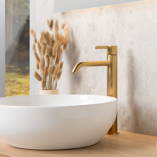 TRUSTMI Rubinetto del bagno 2 Maniglia 8 pollici Diffuso Vanity Sink Rubinetto con scarico a troppopieno in metallo e linee di approvvigionamento idrico cUPC, ottone spazzolato oro