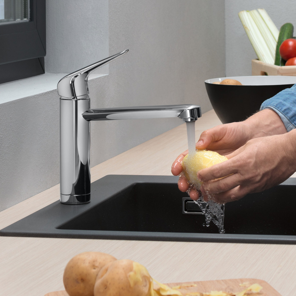 hansgrohe Focus M42 single-lever kitchen mixer tap, for front-of-window  installation - 71807000 | REUTER