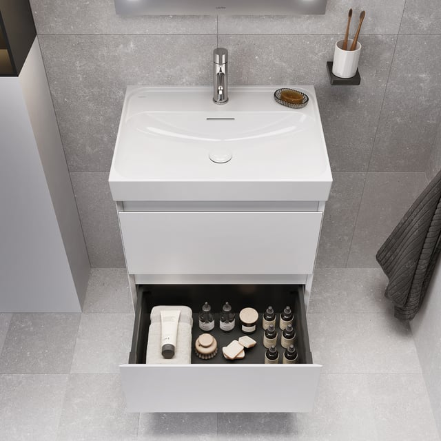 Mobile lavabo ORNA effetto cemento/bianco con 1 anta e 3 scomparti aperti, armadietto per lavandino in MDF con ripiani aperti e scomparto chiuso dietro la porta