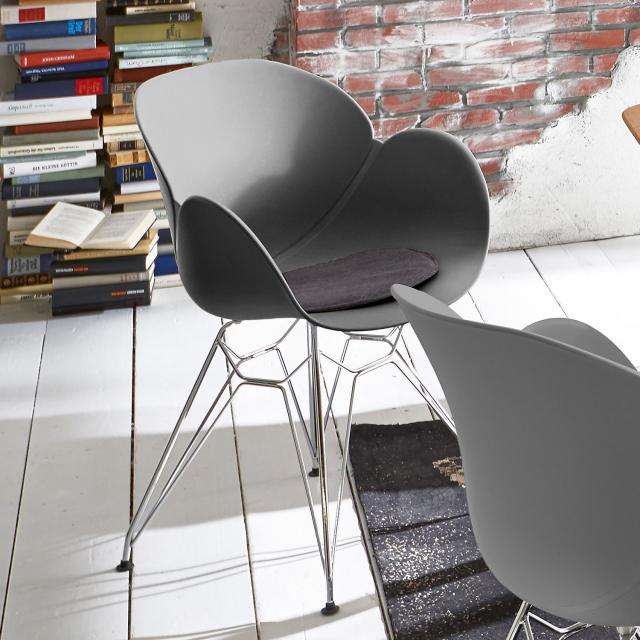 Niehoff SUSHI chair with armrests and base
