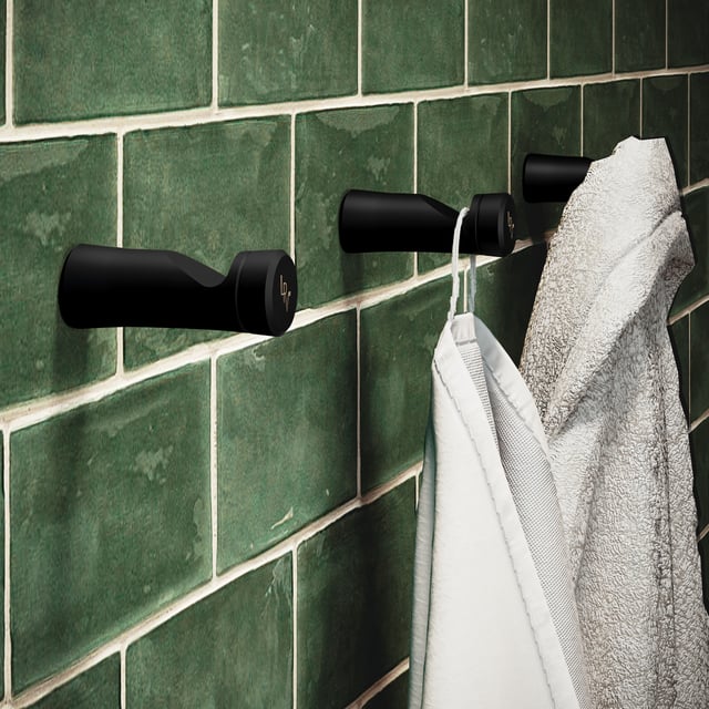 COSMIC - Porta asciugamani bagno | finitura nera opaca | facile installazione con viti | Misure 15,5 x 3 x 9,5 cm